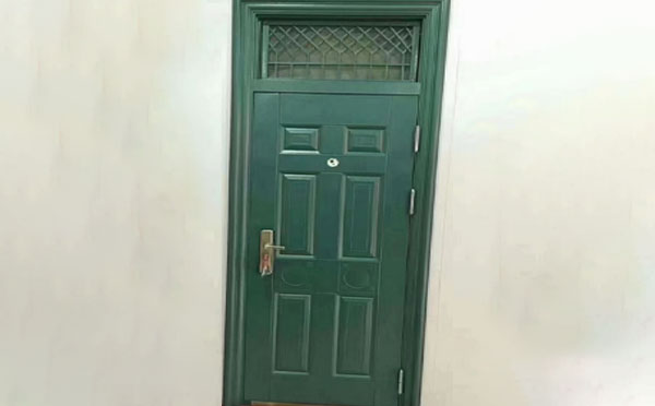 拜城学校教室门