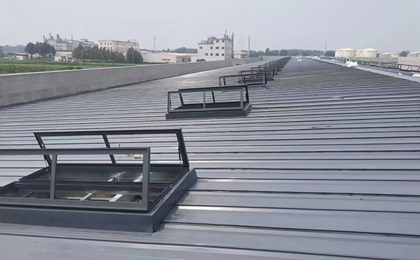 某中学室内体育馆拜城排烟窗改造项目