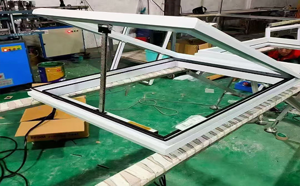 某地下车库出入口拜城排烟窗配置工程