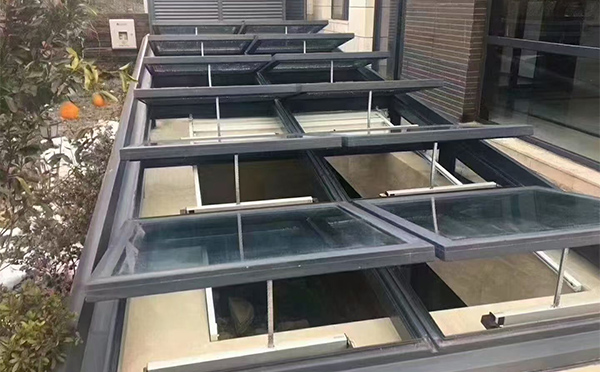 某轨道交通车辆维修车间拜城排烟窗应用